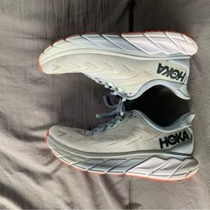 Hoka Arahi 6